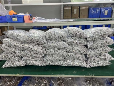 Sending 40000 stykki USB C hleðslusnúra